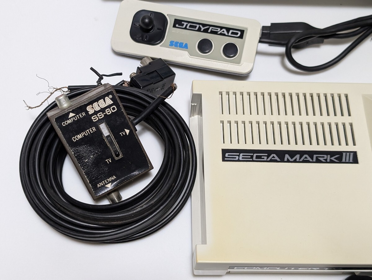 SEGA MARK III 本体 + ジョイパッド2個 + ACアダプター 希少☆SEGA MARK III☆付属品付☆セガ マーク3 レトロ ゲーム機