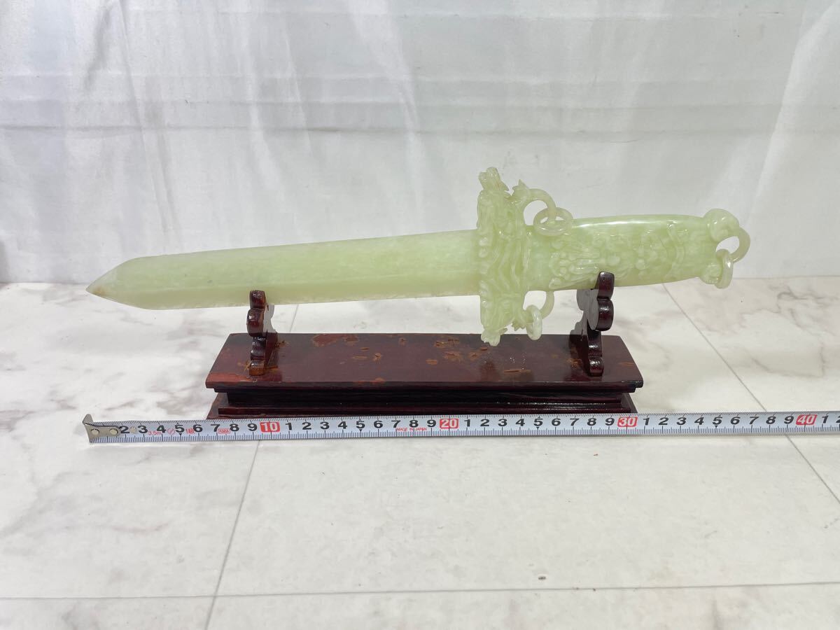 翡翠 置き物　骨董　インテリア アンティーク　 置物　材質不明 刀 剣 _1