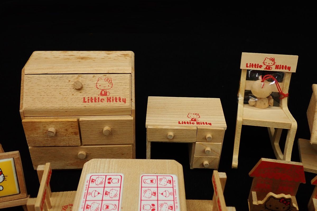 △サンリオ30 ハローキティ キティちゃん ミニチュア 木製家具/小物