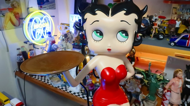 Betty Boop フィギュア 座りポーズ 爆レア☆絶版☆ベティちゃん Betty Boop 椅子に座ってセクシーポーズ