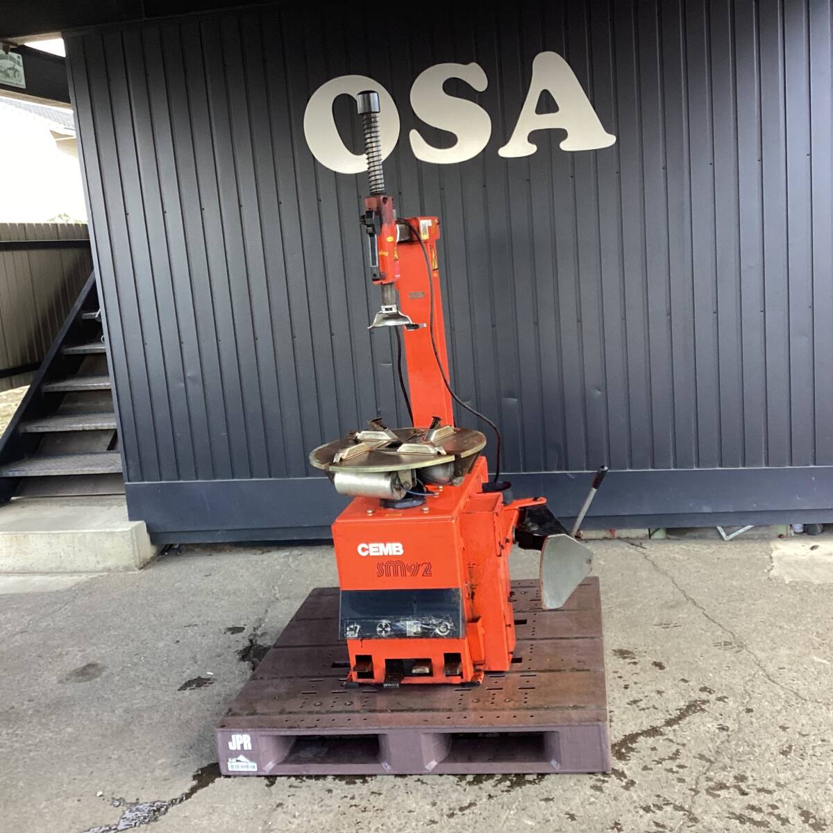 △ 岐阜発/ CEMB/ SM92/ タイヤチェンジャー/ 三相200v電源/ 動作確認/ ビート落としのクッション欠品/ タイヤ交換/ 現状品/ R6.12/5△_1
