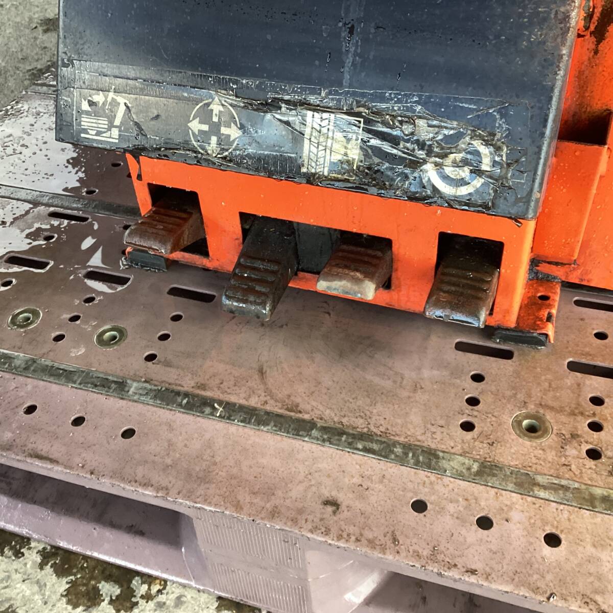 △ 岐阜発/ CEMB/ SM92/ タイヤチェンジャー/ 三相200v電源/ 動作確認/ ビート落としのクッション欠品/ タイヤ交換/ 現状品/ R6.12/5△_3