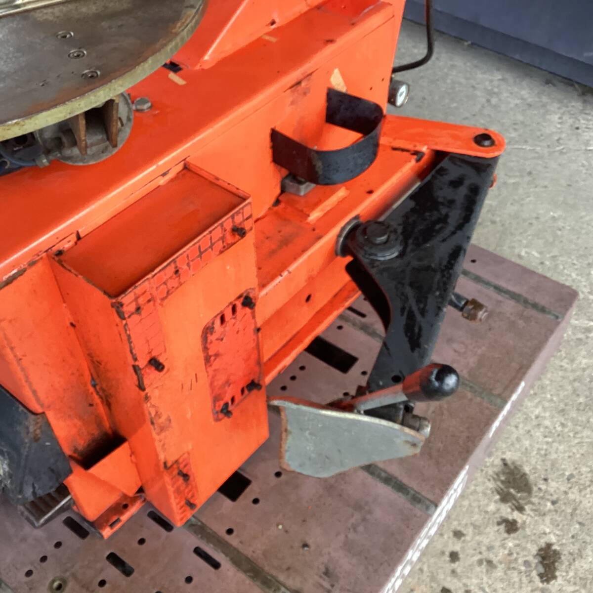 △ 岐阜発/ CEMB/ SM92/ タイヤチェンジャー/ 三相200v電源/ 動作確認/ ビート落としのクッション欠品/ タイヤ交換/ 現状品/ R6.12/5△_4