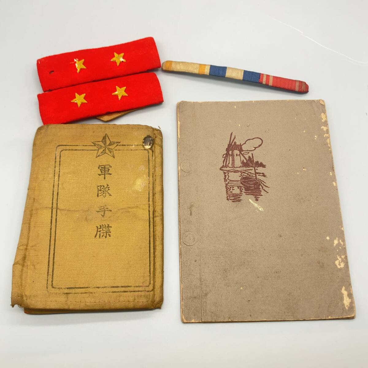 A73827 当時物 戦時中 軍隊手帳 写真 帝国陸軍階級章 一等兵 装飾品