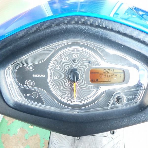 和泉市引取限定 スズキ アドレス V125S EBJ-CF4MA 書類付 スクーター バイク 125cc エンジン始動 SUZUKI リアボックス付 中古■MV026s■ スズキ V125S 和泉市引取限定 エンジン始動 中古■MV026s■ カスタム箇所多数、訳アリのためジャンクで