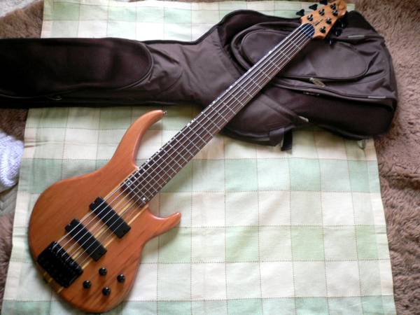 6弦ベース 美品 Peavey Grind Bass BXP 6/ピーヴィー GIG BAG付(エレキ 