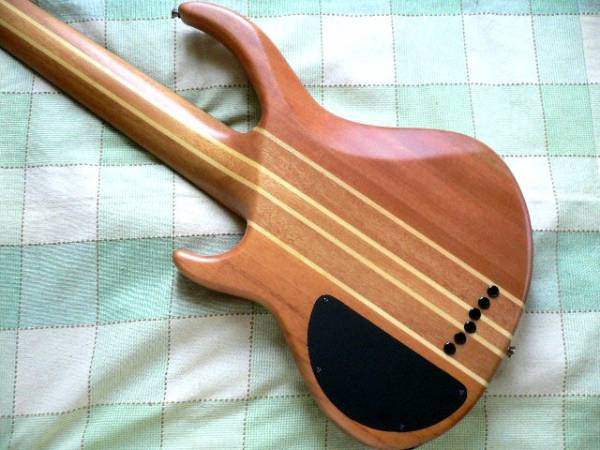 6弦ベース 美品 Peavey Grind Bass BXP 6/ピーヴィー GIG BAG付(エレキ 