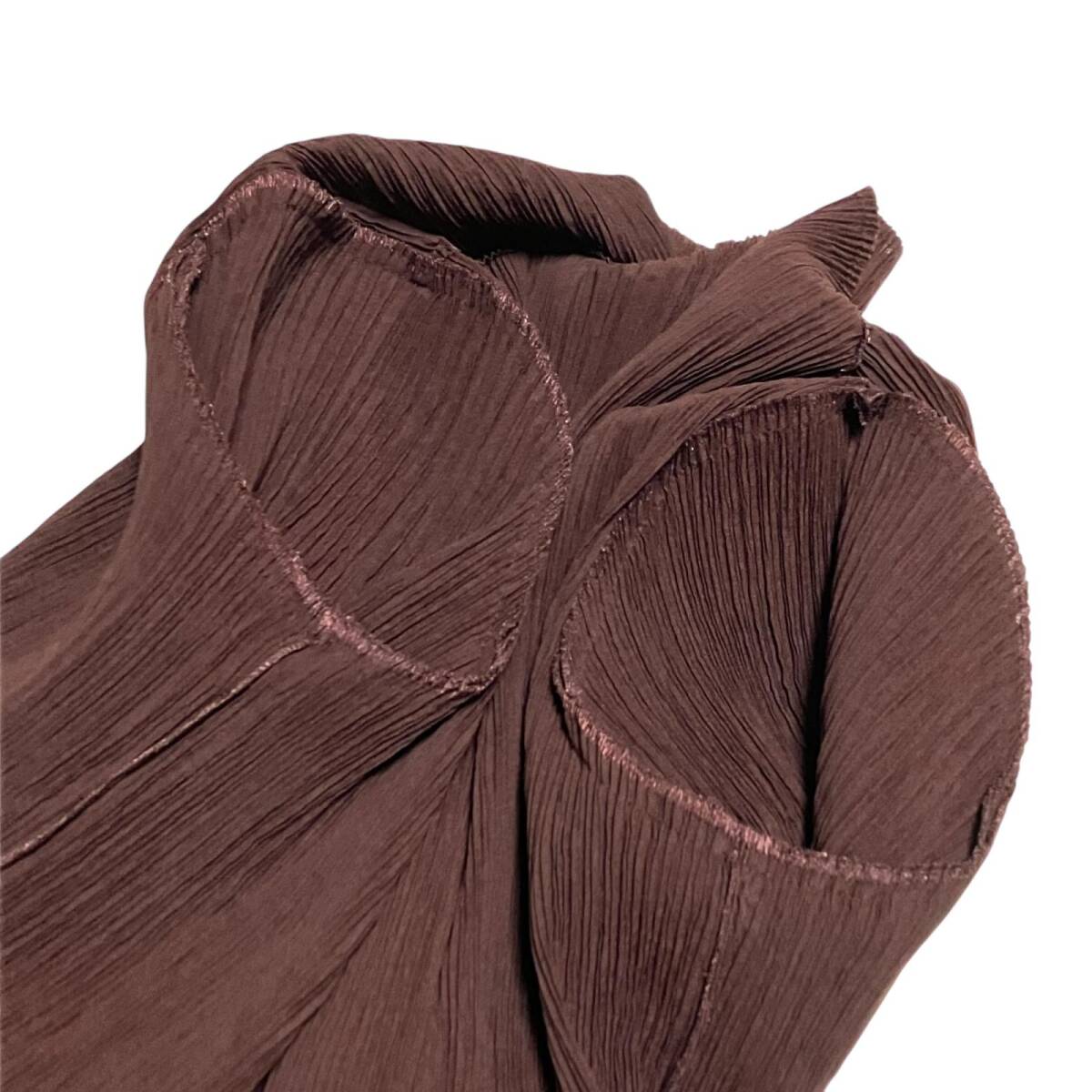 美品✨ISSEY MIYAKE プリーツ　長袖　ブラウン　オーバーサイズ ISSEY MIYAKE イッセイミヤケ プリーツプリーツ ブラウン系 トップス