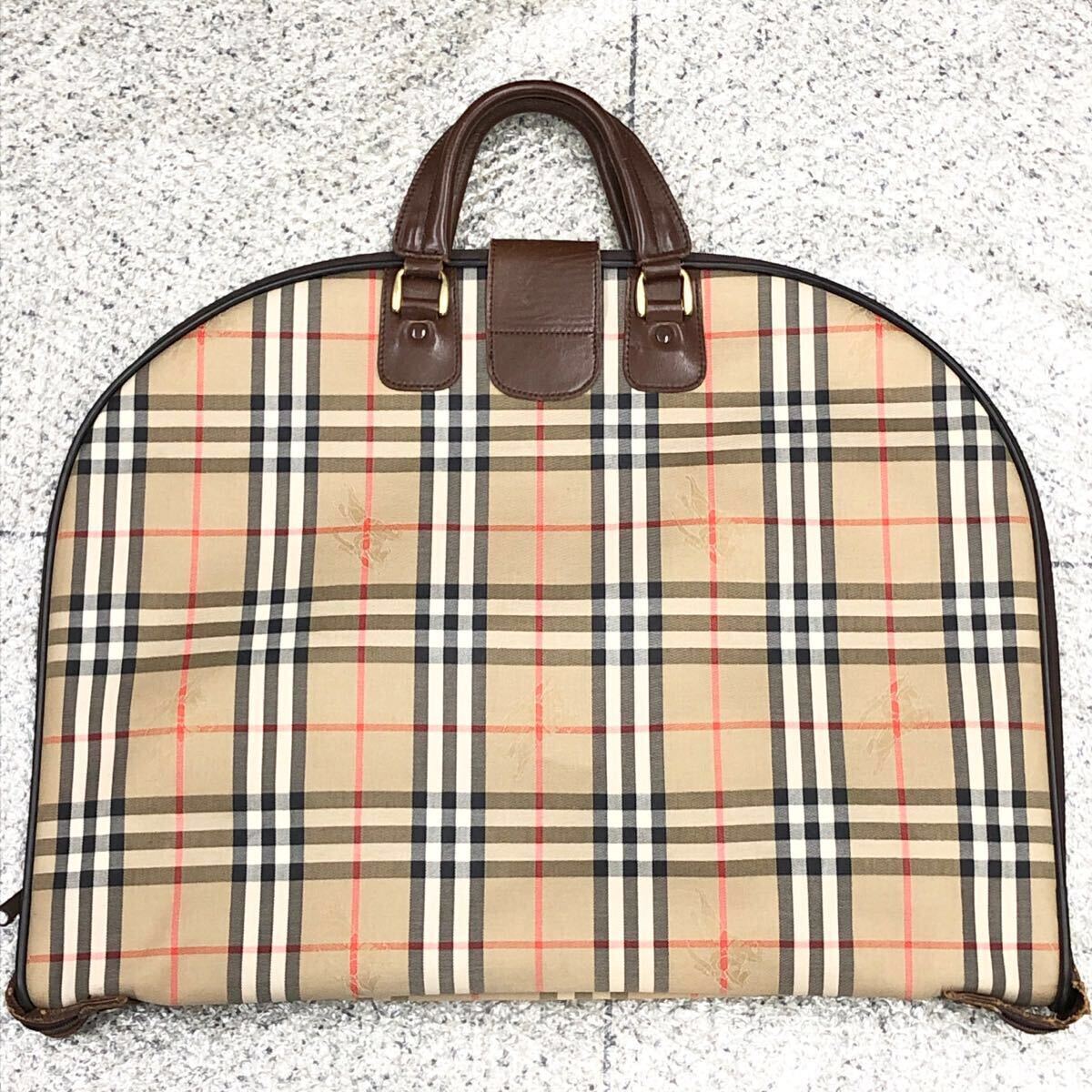 バーバリー】基準内 Burberrys ガーメントケース ノバチェック柄