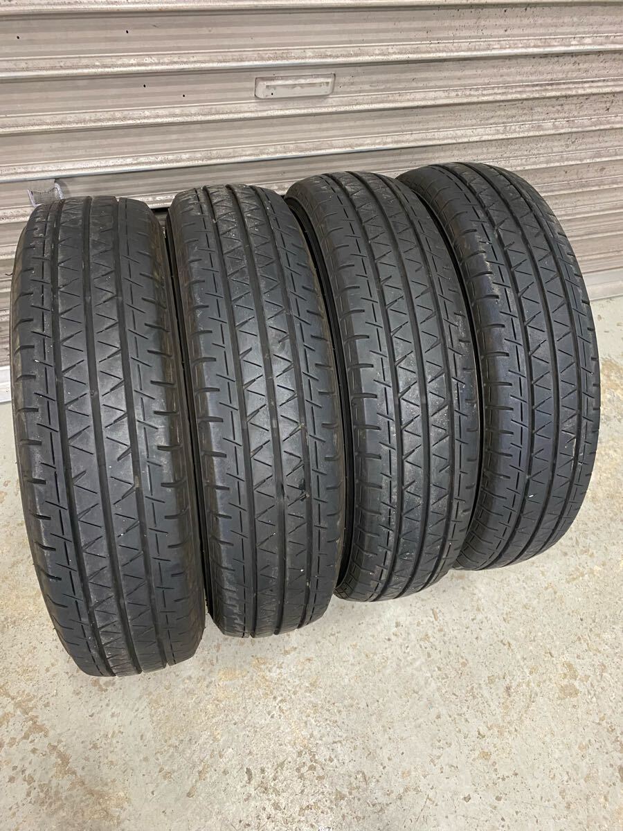 ヨコハマ ブルーアース rv03 215/65r16 25年製 イボ付き！ 車 極上イボ 