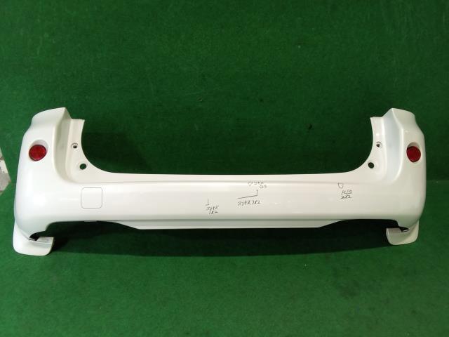 専用です！他の方は購入しないでください。 シエンタ 純正 064 NCP81G トヨタ リアバンパー リアバンパーカバー