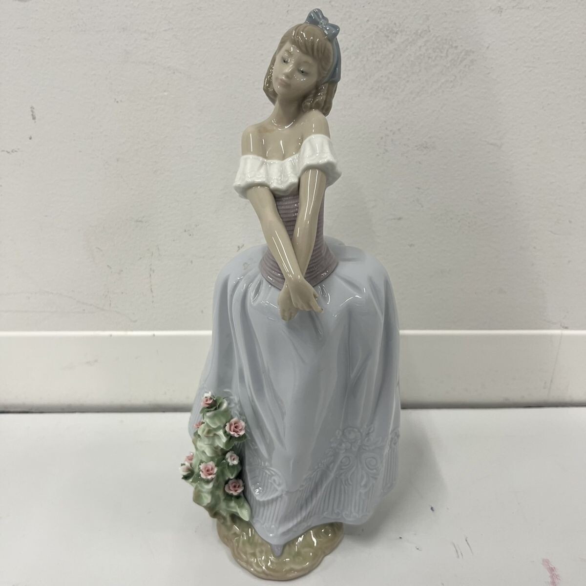 〇W009-W11-1869 LLADRO リヤドロ 5712 置物 初恋 少女 陶器 フィギュ 