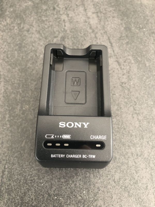 B011【中古美品】 SONY ソニー BC-TRW 充電器・チャージャー 純正品 NP-FW50充電対応