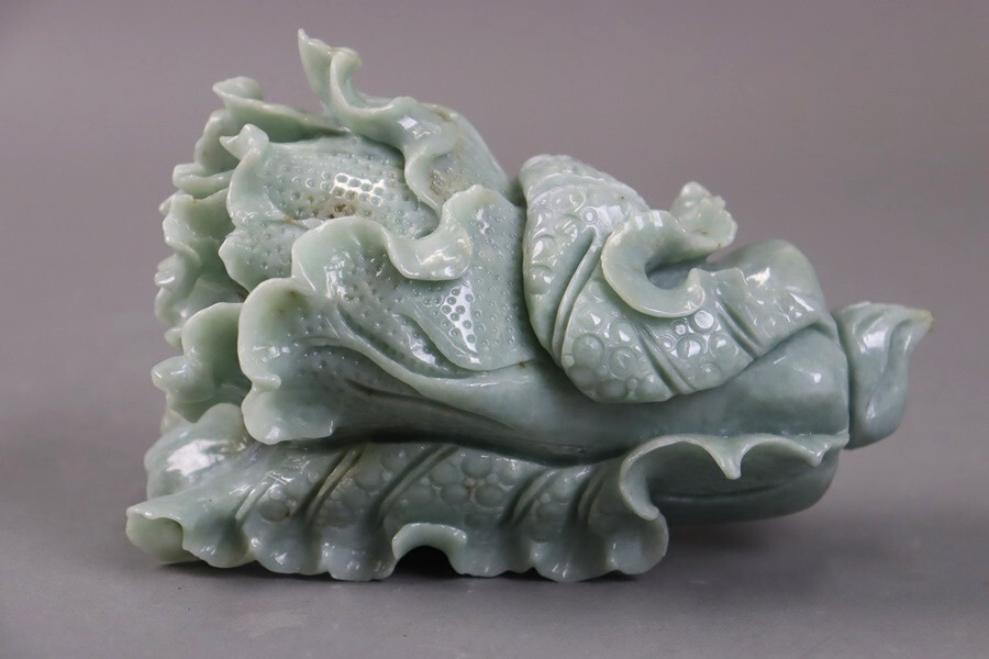 新石器時代　翡翠　中国　彫刻　古美術　古物　天然石　インテリア　置物　根付 中国美術 本翡翠 彫刻 白菜 置物 台付 重1702g 天然石 鑑賞石 細密細工