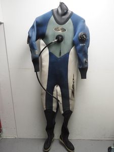 お正月特価！WorldDive ドライスーツ メンズ 164cm/63kg/24cm 平置きサイズ:胸囲49cm腹囲