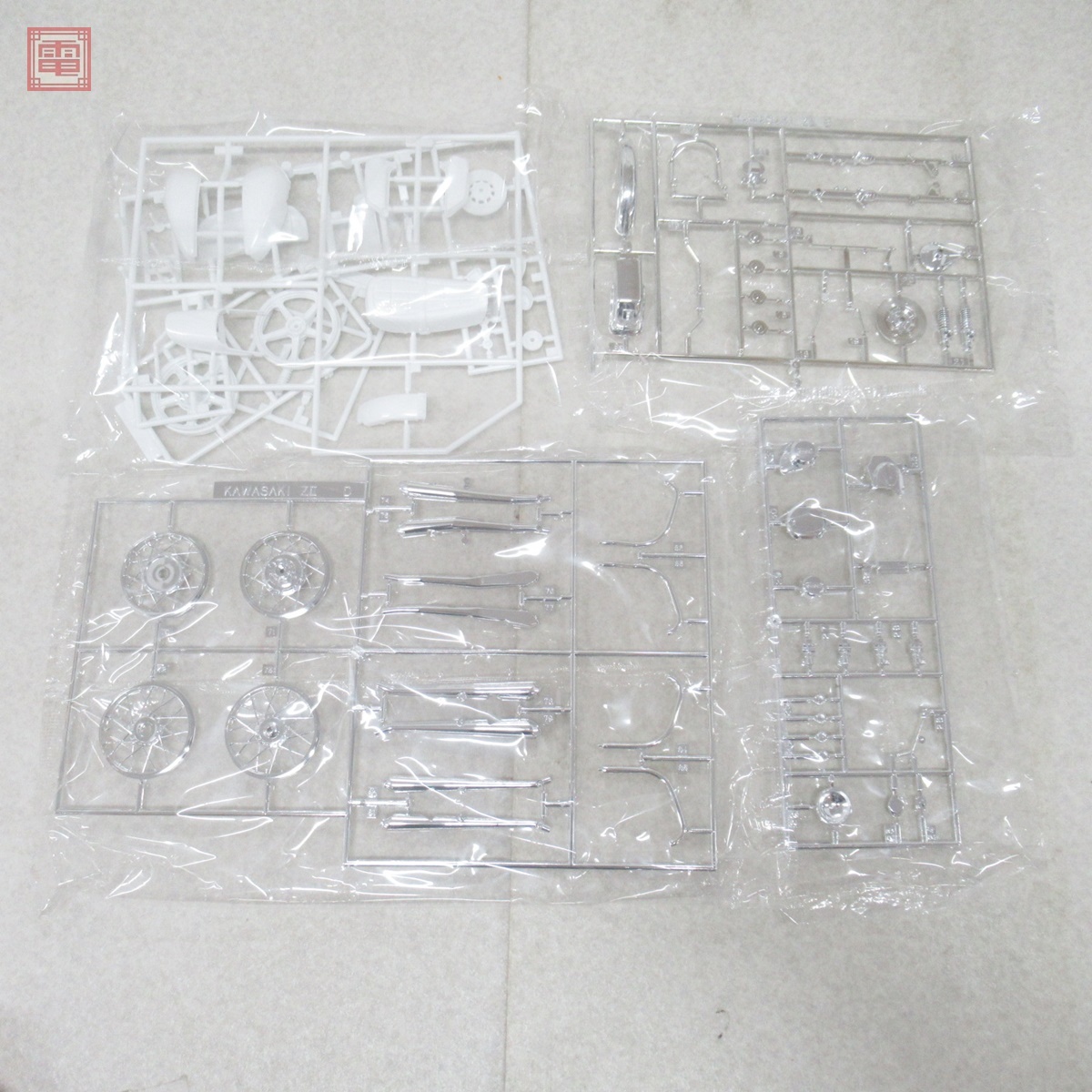 未組立 アオシマ 1/12 カワサキ Z1 900 SUPER4 '73 カスタムパーツ付き