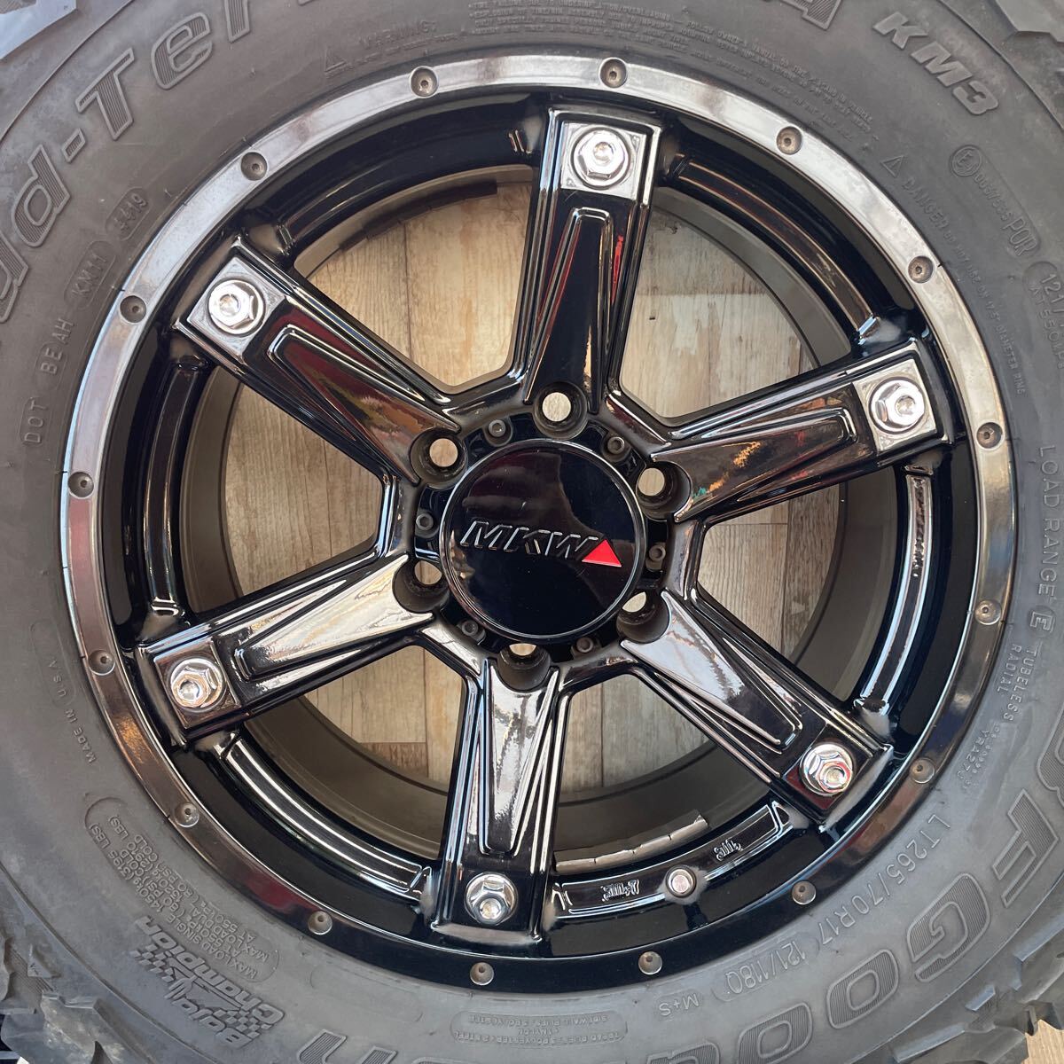 美品 WH360 MKW MK-56 17×8J+20 6穴 BFGoodrich KM3 265/70R17 