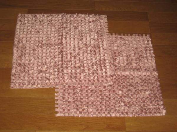 新品☆お洒落な薄ピンク色ループクッションカバー★2枚セット