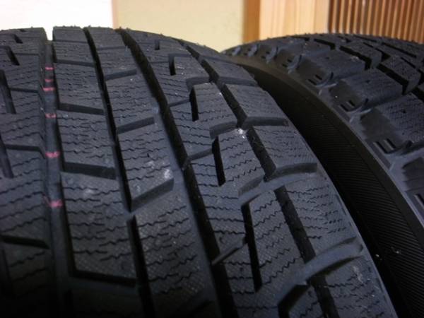 ★走行１シーズン約200Kmのみ・215/40R・中古ブリザックREVO1★_2