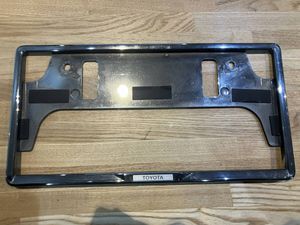 トヨタ　TOYOTA　純正　ナンバーフレーム　ナンバープレートカバー　１枚