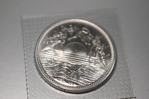 天皇陛下御在位60年 純銀の中古価格は13,864円｜記念硬貨の新品・中古