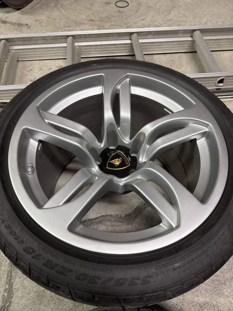 ランボルギーニ ムルシエラゴ LP640 純正18インチアルミホイールと