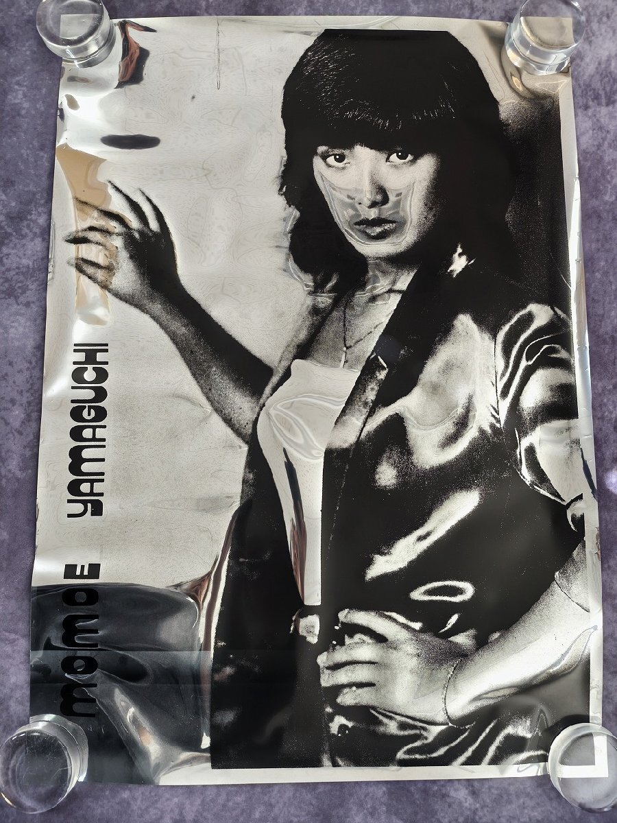 山口百恵 ポスター メタリック アルミ？ 鏡面 シルバー MOMOE