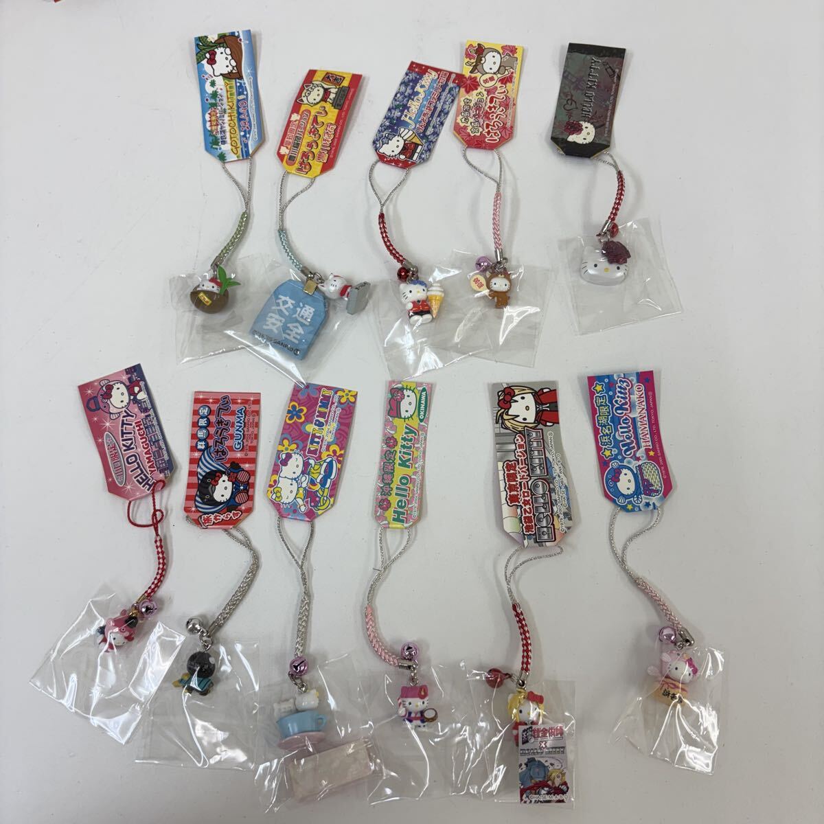 d*7様 サンリオ　ハローキティ　根付け　ストラップ　現状品　ジャンク 0319-04s] サンリオ ハローキティ ストラップ 根付け ご当地キティ 100