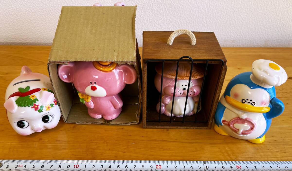 昭和レトロ Thrifty Bear 置物 貯金箱 陶器製 フィギュア 昭和レトロ 陶器製 貯金箱 4点セット ペンギン・ピンクくま・傘たぬき