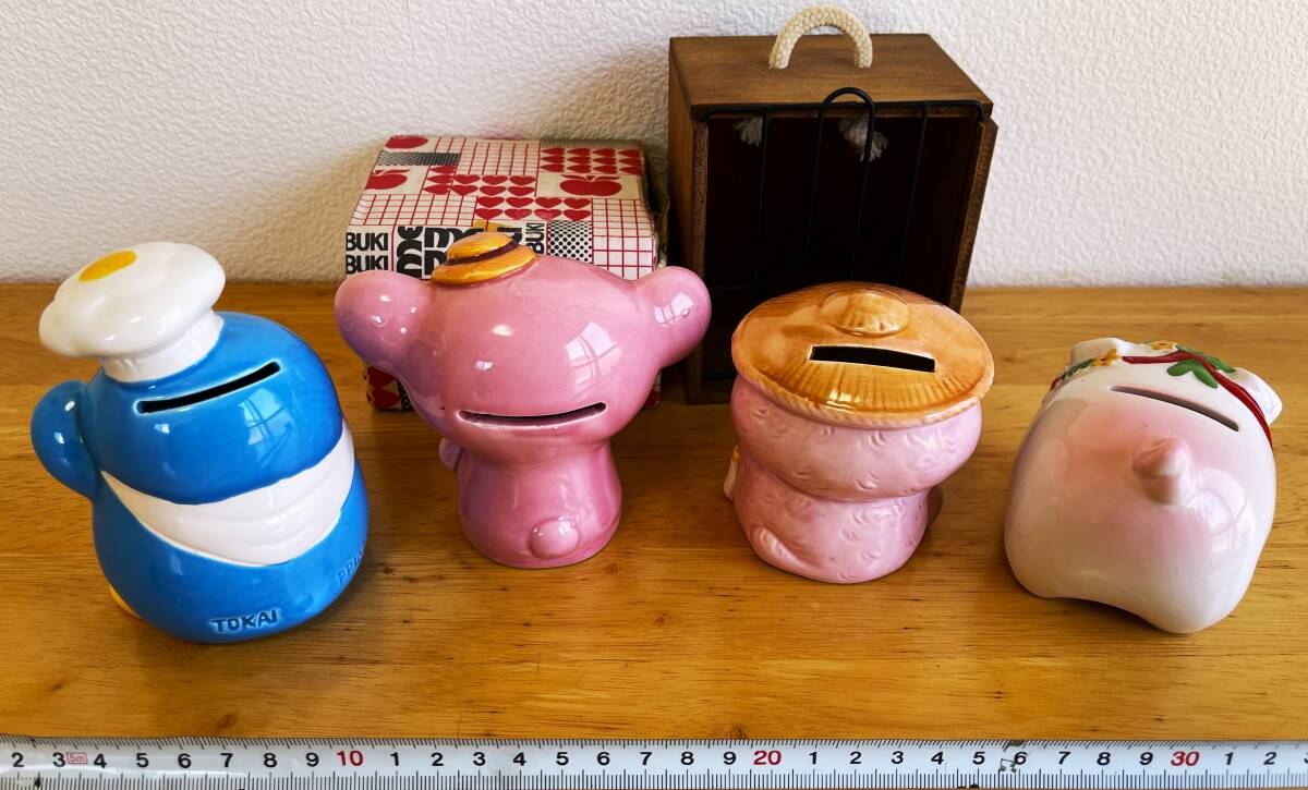 昭和レトロ 当時物　ナショナルノベルティ　スペースペンギン陶器製　貯金箱 昭和レトロ 陶器製 貯金箱 4点セット ペンギン・ピンクくま・傘たぬき