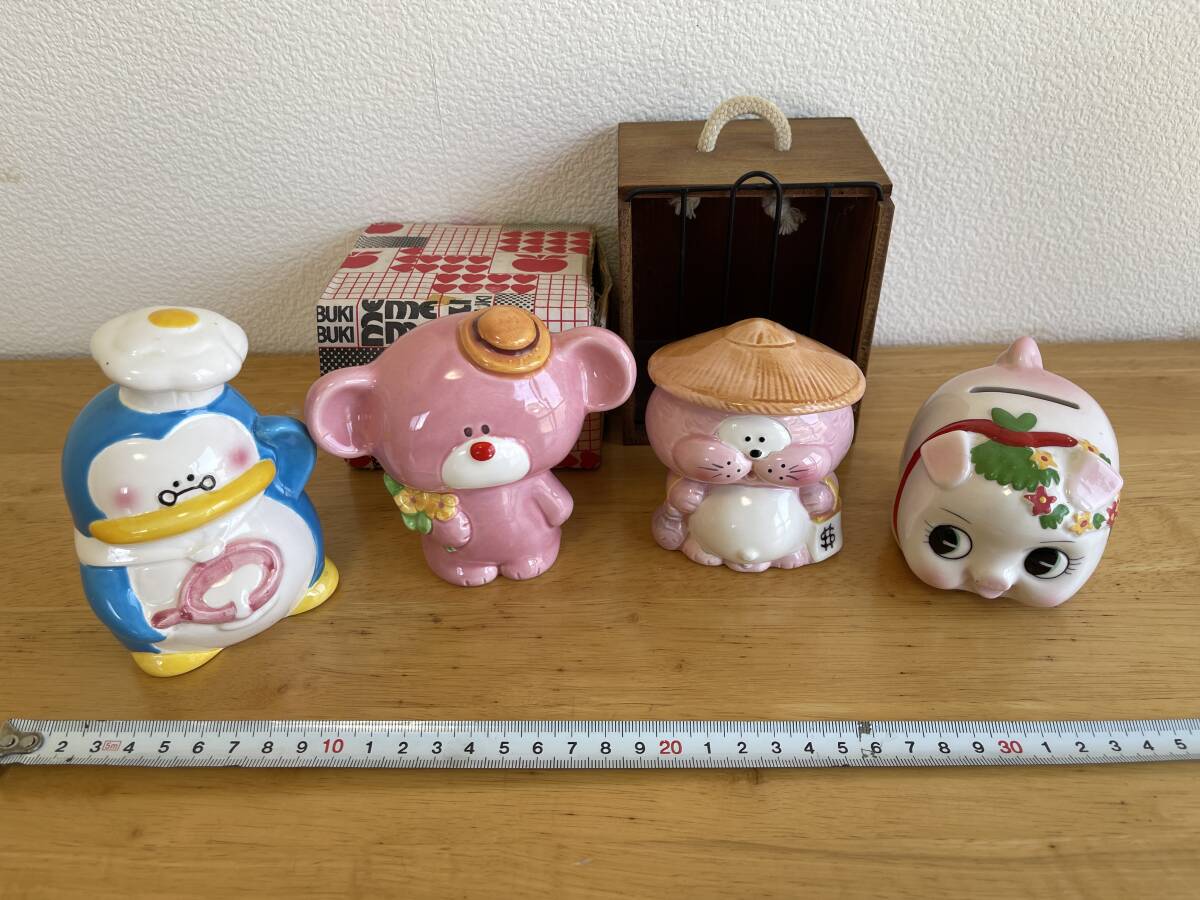 昭和レトロ　ソフトクリーム 陶器製　貯金箱　ペンギンと２点 昭和レトロ 陶器製 貯金箱 4点セット ペンギン・ピンクくま・傘たぬき