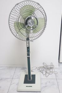 HITACHI 日立 扇風機 H-653 3枚羽 昭和レトロ 動作品 Yahoo!オークション - 昭和レトロ 扇風機 日立 H-30FWL 青3枚羽 アン