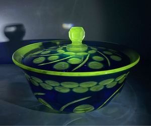 ウランガラス　鉢 ウランガラス 鉢のYahoo!オークション(旧ヤフオク!)の相場・価格を見る
