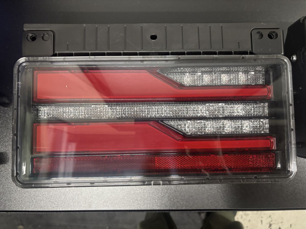 KOITO スタンレー 小糸 トラック用 2連タイプ フルLEDテールランプ