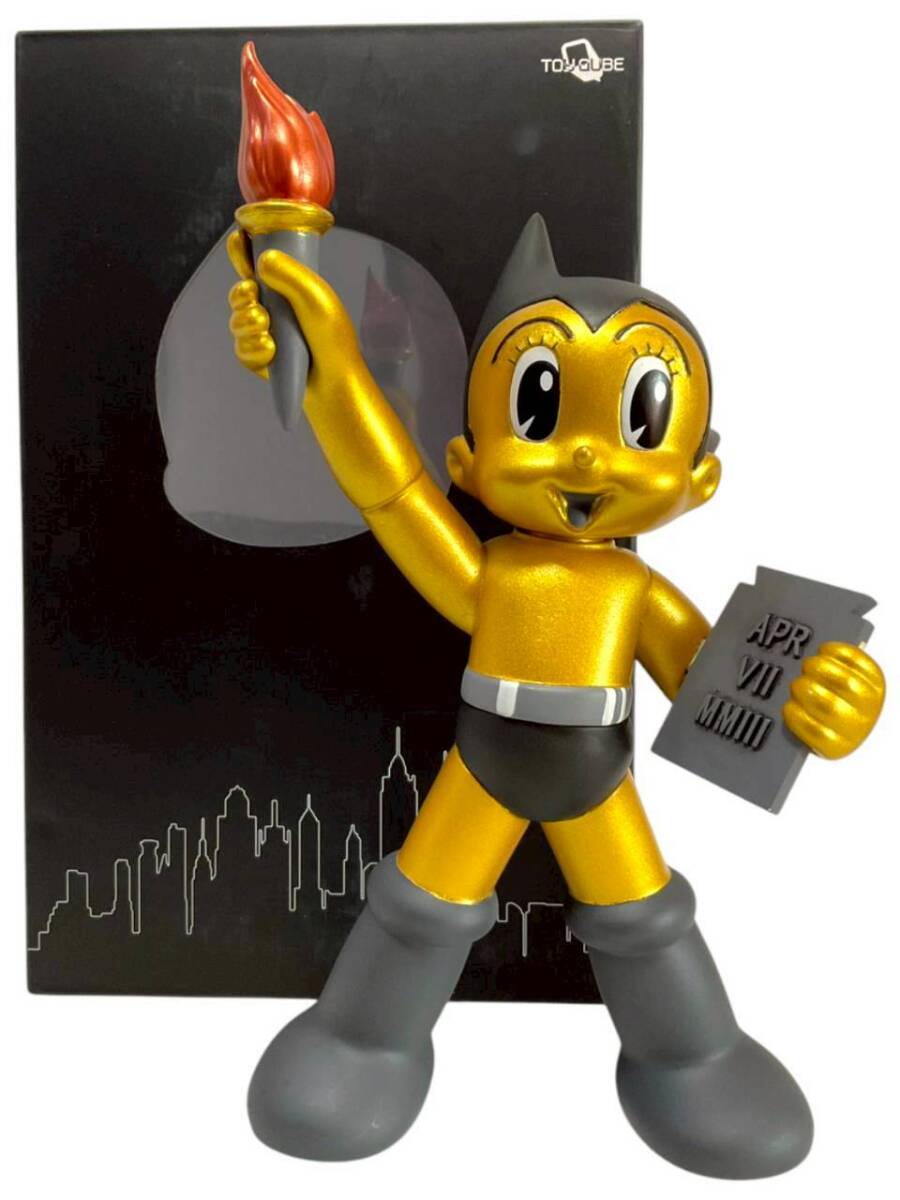 D5： 30cm 【Toy Qube Astro Boy New York (Light Gold) 鉄腕アトム