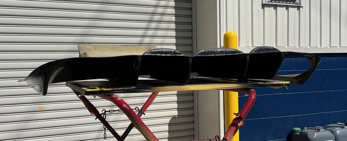 RX-7 FD3S用 リアディフューザーFRP RE雨宮製？中古品 マツダ FD3S RX-7 リアディフューザー FRP 中古品 RE雨宮？ (エアロ