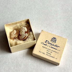 Donadio カメオ ブローチの値段と価格推移は？｜2件の売買データから