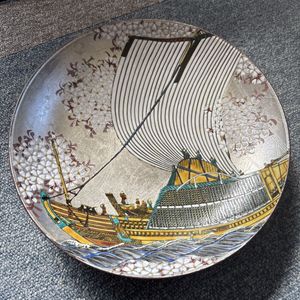 B656b「色絵九谷金彩 皿」北村隆作　共布共箱　群鶴　九谷竹隆窯　日展　小松市 B656b「色絵九谷金彩 皿」北村隆作 共布共箱 群鶴 九谷竹隆窯 日展