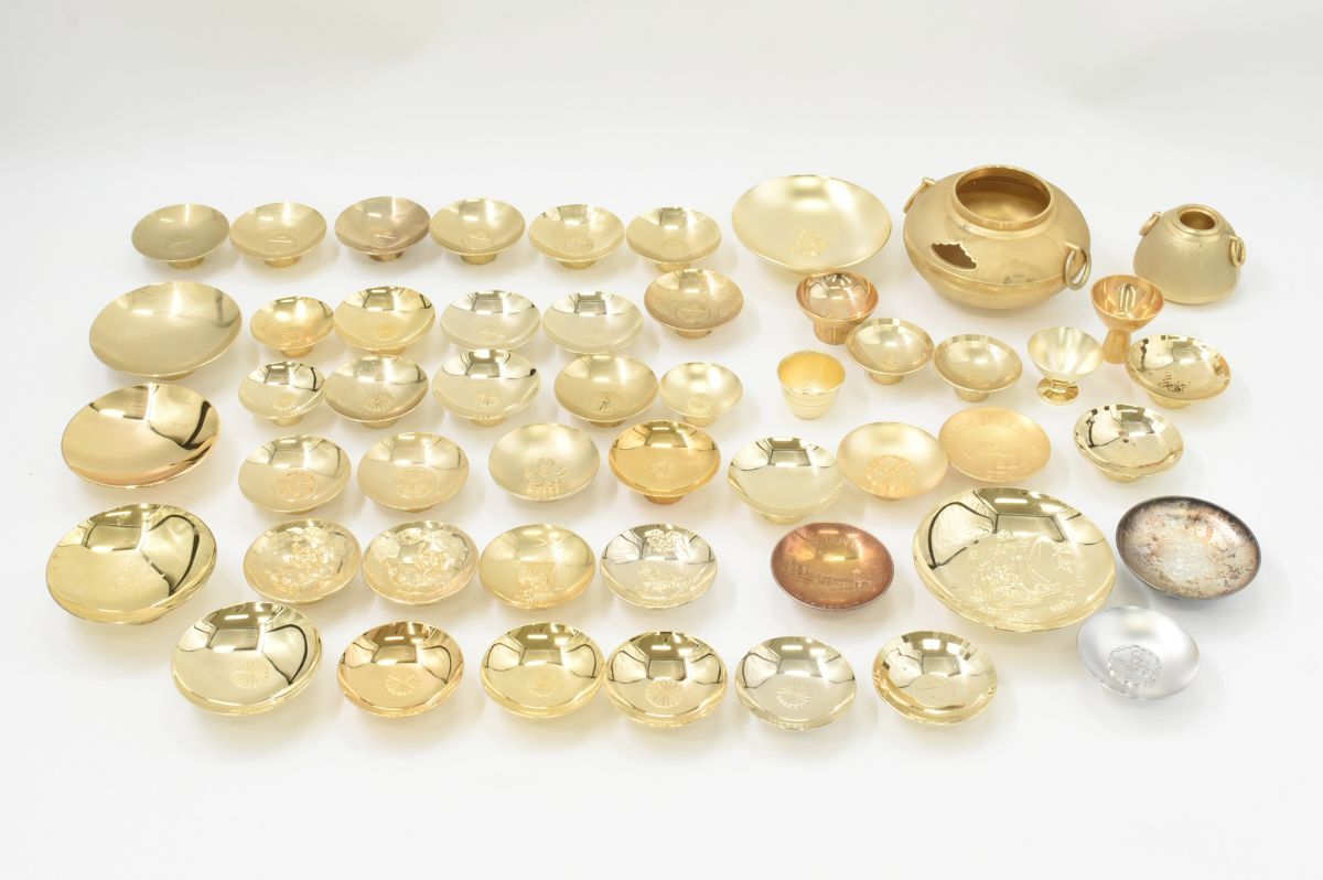 まとめ売り24KGP金杯。記念メダル金箸、茶釜，香炉全部で約60個以上あります まとめ売り24KGP金杯。記念メダル金箸、茶釜，香炉全部で約60個以上