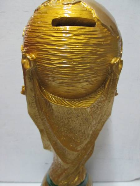 ☆サッカー ワールドカップ トロフィー型貯金箱☆レプリカ置物☆(記念