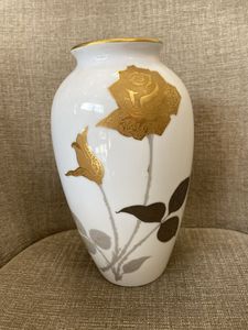 本日限り特別価格　OKURA 蘭デザインのフレア型花瓶 オークラ 花瓶の値段と価格推移は？｜4件の売買データからオークラ