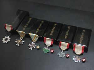 勲六等瑞宝章の値段と価格推移は？｜55件の売買データから勲六等瑞宝章