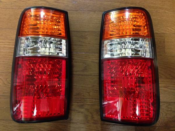 ランクル80　クリスタルレンズテールランプ　中古品_1