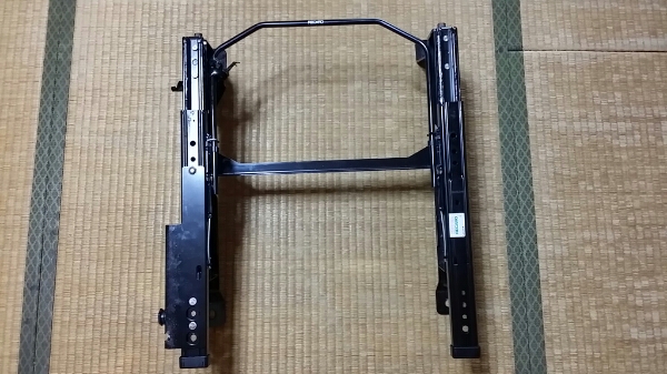 レカロ純正　ホンダフリード　シートレール右　運転席側中古_2