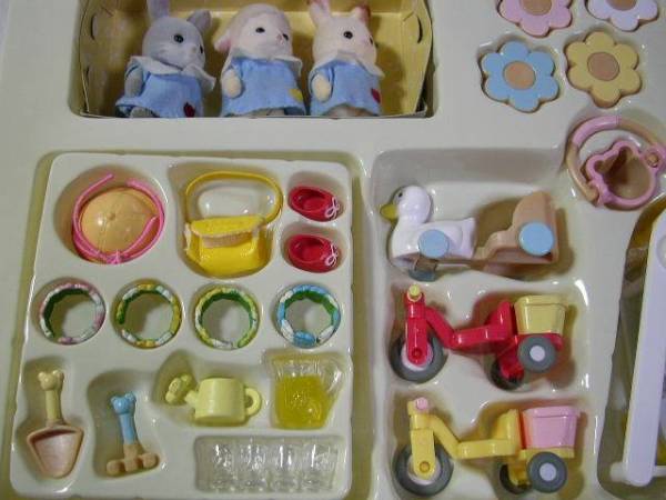 シルバニアファミリー 赤ちゃんたちのなかよし家具セット シルバニアファミリー 売買されたオークション情報 Yahooの商品情報をアーカイブ公開 オークファン Aucfan Com