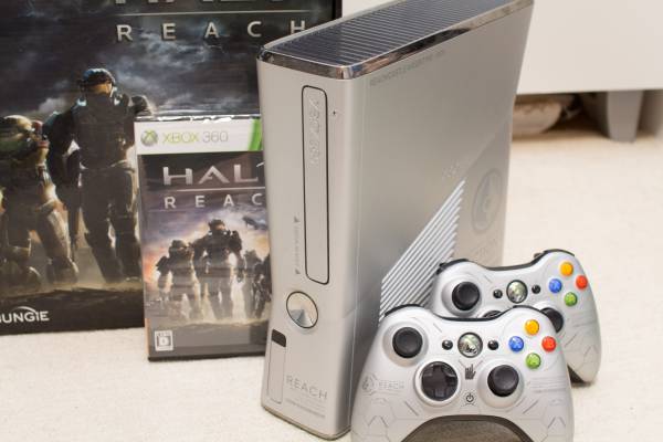 Xbox 360 Édition Halo Reach - 2 Manettes + Accessoires - Comme Neuve