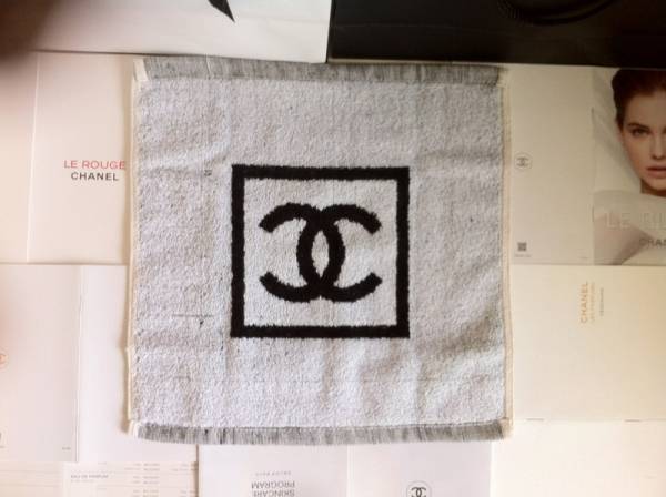 Cnanel ハンカチ ノベルティー シャネル 限定品 シャネル 売買されたオークション情報 Yahooの商品情報をアーカイブ公開 オークファン Aucfan Com