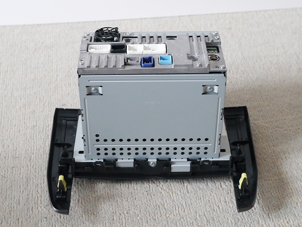 トヨタ純正CDプレーヤー アリオン プレミオ 86120-20A60 0207(CD