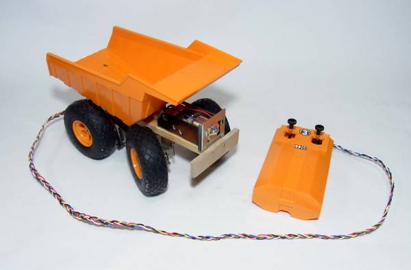 タミヤ楽しい工作No.67 マンモスダンプ工作基本セット 完成品