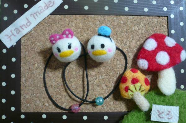ハンドメイド 羊毛フェルト ドナルド デイジー風 ヘアゴム キャラクター 売買されたオークション情報 Yahooの商品情報をアーカイブ公開 オークファン Aucfan Com